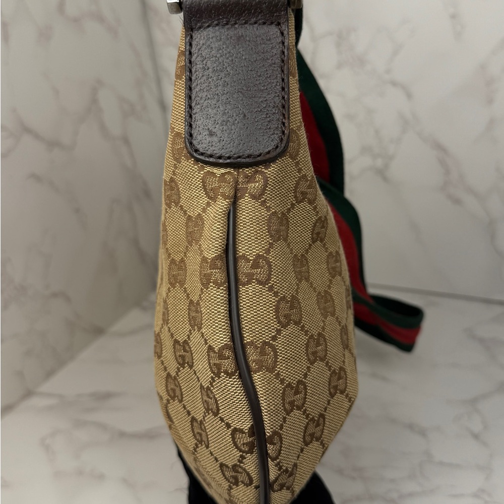 Gucci Beige Monogram Bag with Red and Green Strap - Picture 5 of 16